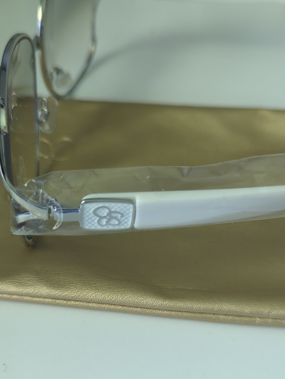 Jessica Simpson Women's Silver White Sunglasses - Picture 3 of 5